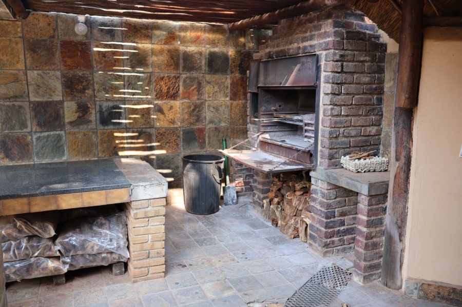 5 Bedroom Property for Sale in Chroompark Limpopo