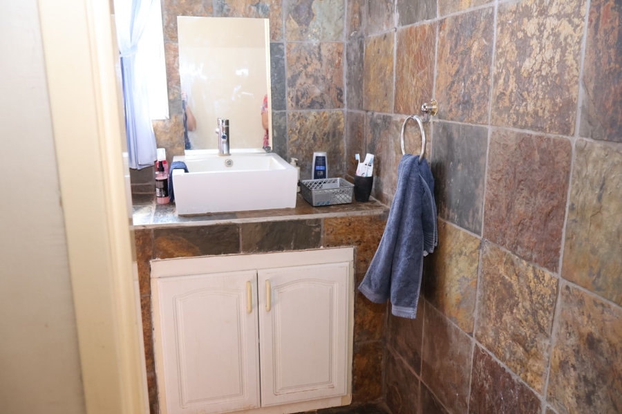 5 Bedroom Property for Sale in Chroompark Limpopo