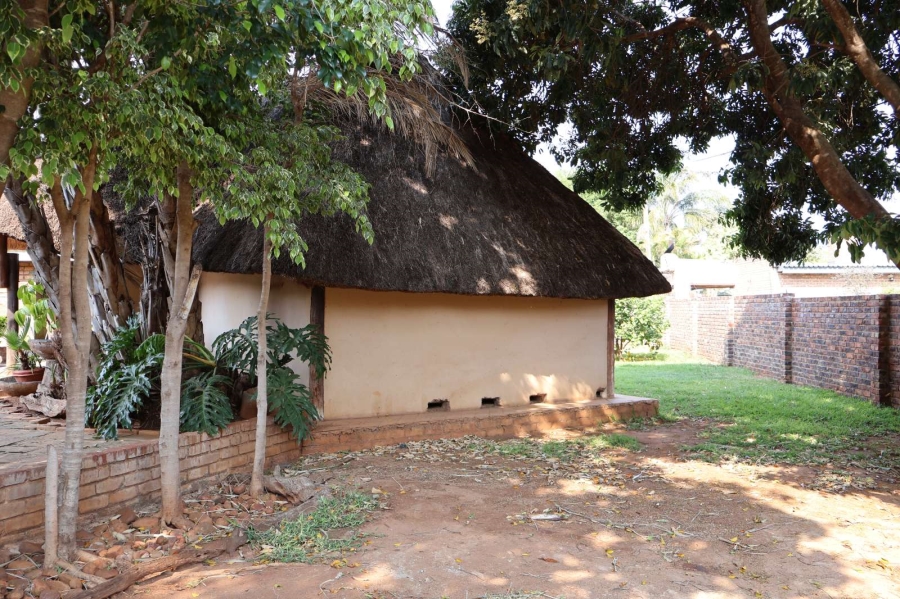 5 Bedroom Property for Sale in Chroompark Limpopo