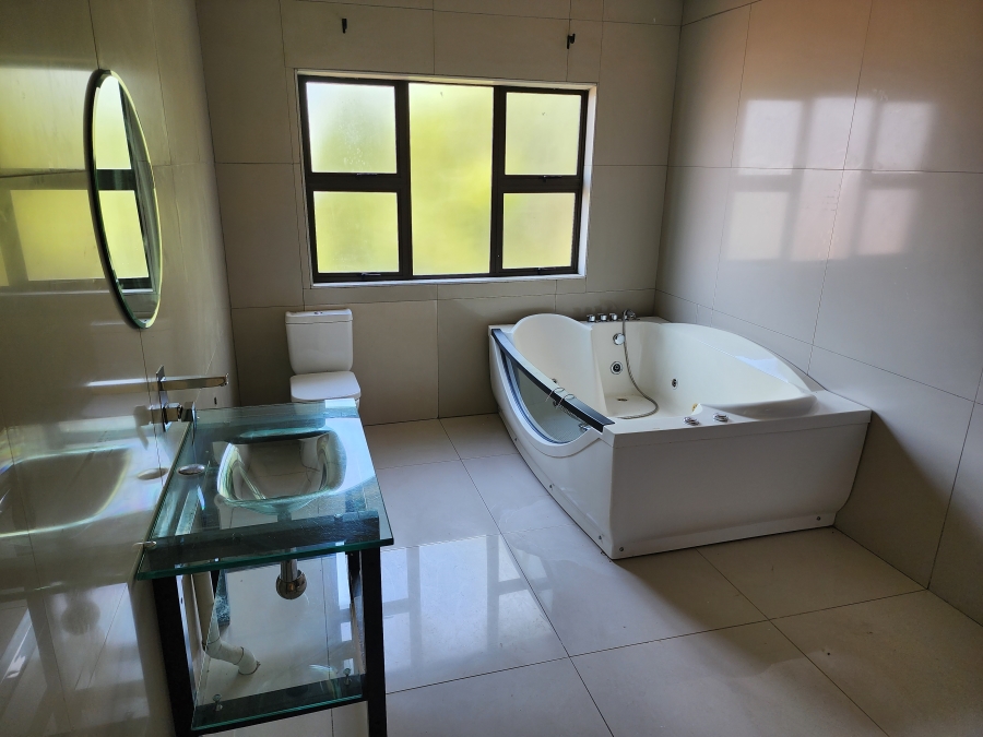 5 Bedroom Property for Sale in Waterberry Country Estate Limpopo