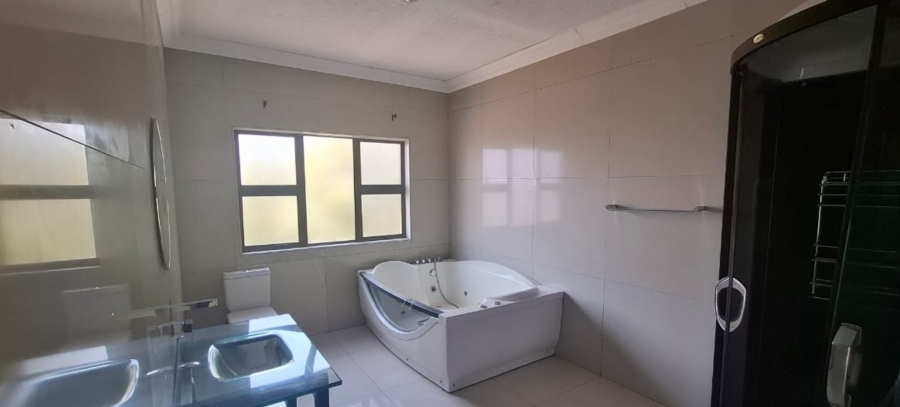 5 Bedroom Property for Sale in Waterberry Country Estate Limpopo