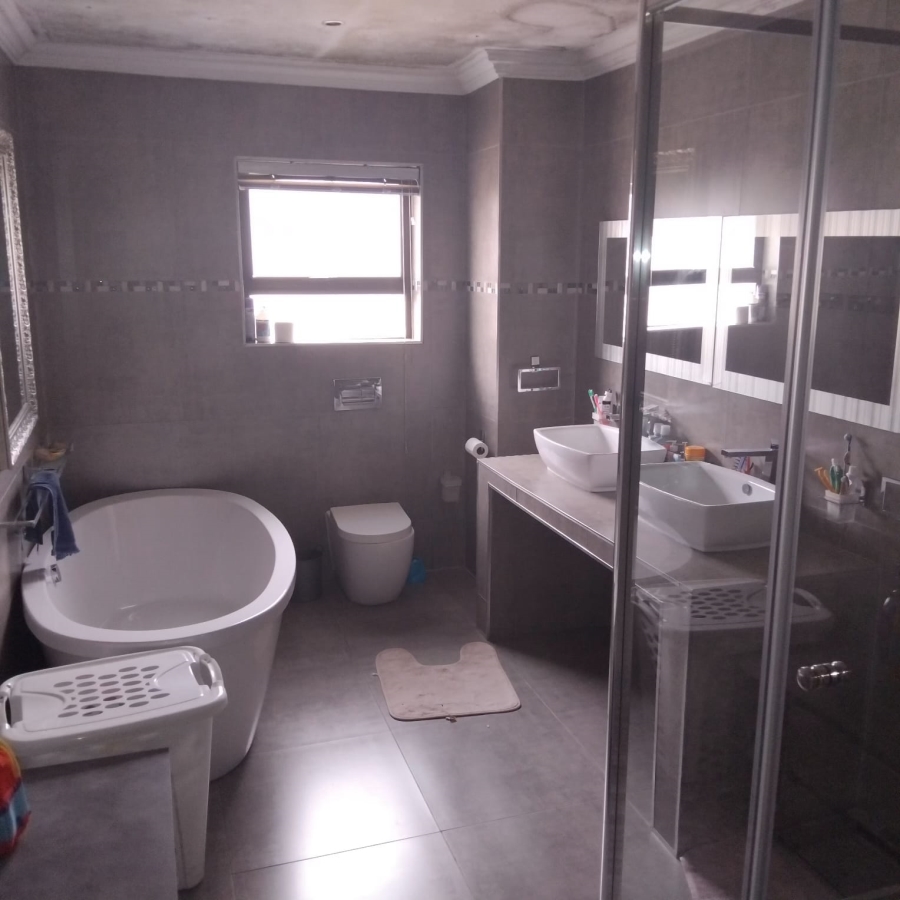 4 Bedroom Property for Sale in Woodhill Estate Limpopo