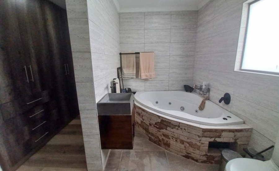 6 Bedroom Property for Sale in Alldays Limpopo