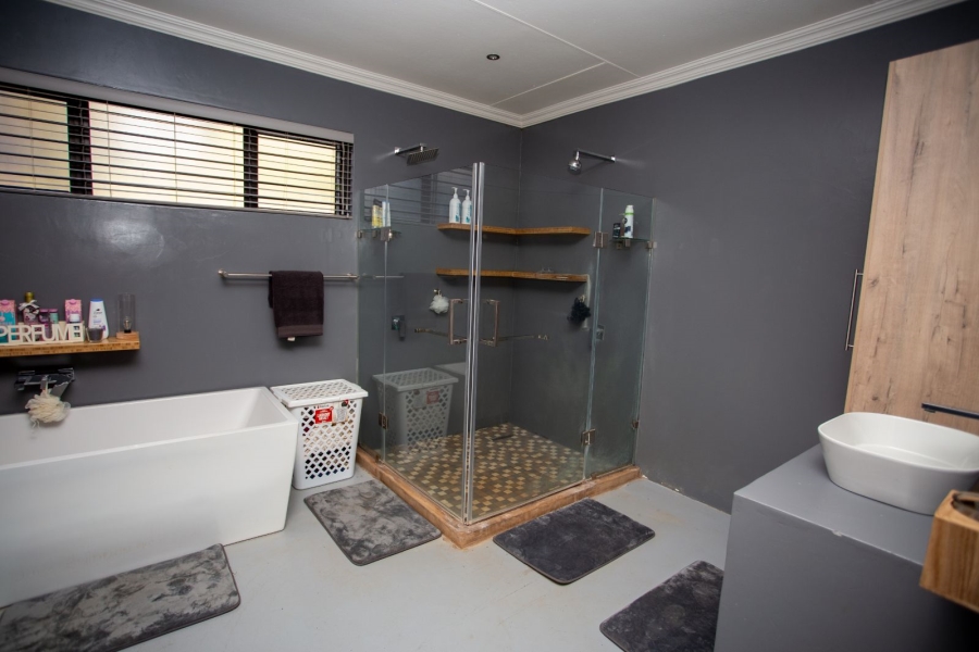 4 Bedroom Property for Sale in Chroompark Limpopo