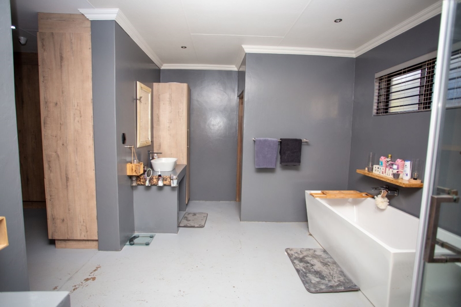 4 Bedroom Property for Sale in Chroompark Limpopo