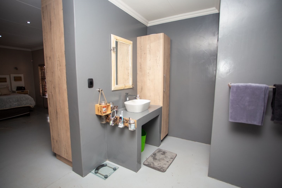 4 Bedroom Property for Sale in Chroompark Limpopo