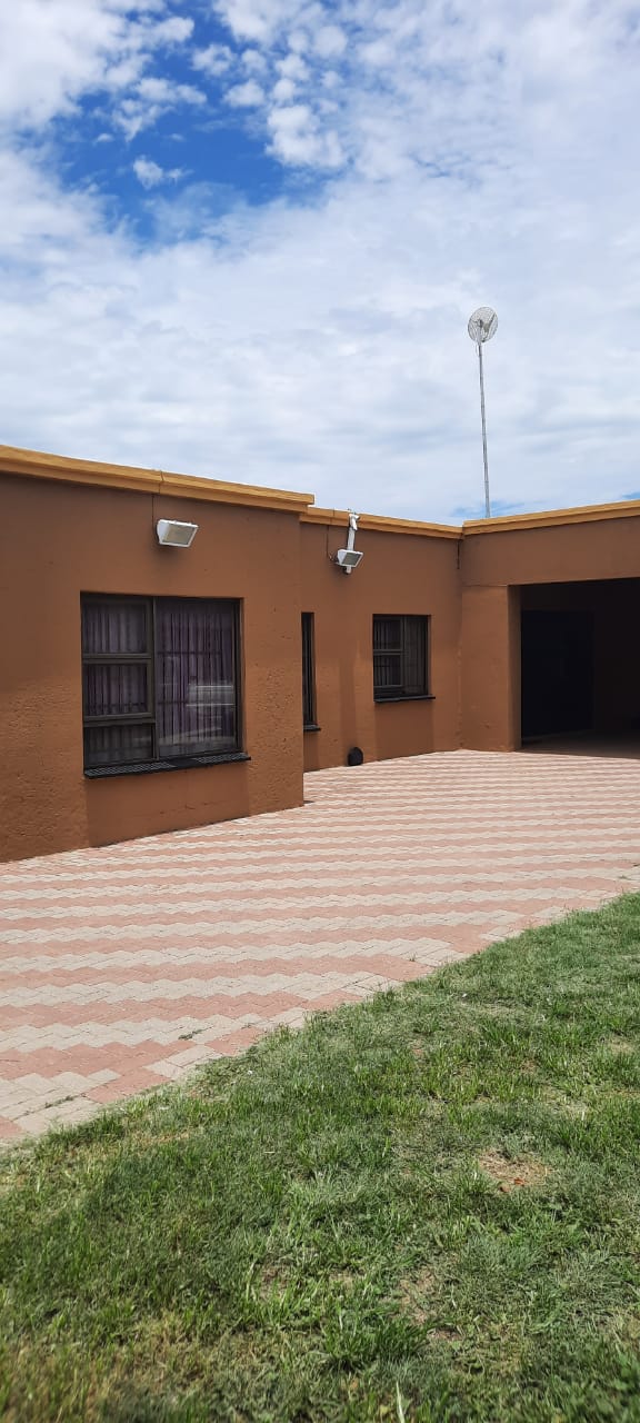 To Let 7 Bedroom Property for Rent in Dendron Limpopo