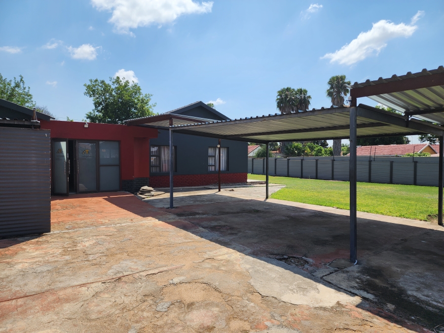 9 Bedroom Property for Sale in Ivy Park Limpopo