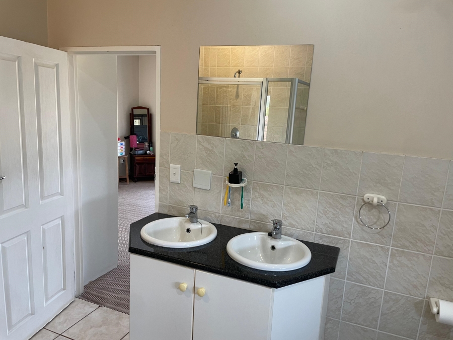 3 Bedroom Property for Sale in Tzangeni Limpopo