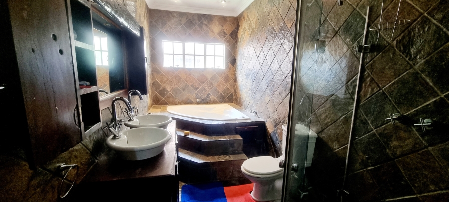 5 Bedroom Property for Sale in Eduan Park Limpopo