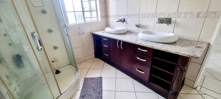 5 Bedroom Property for Sale in Eduan Park Limpopo