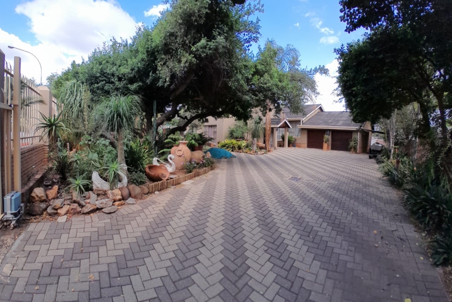 4 Bedroom Property for Sale in Fauna Park Limpopo