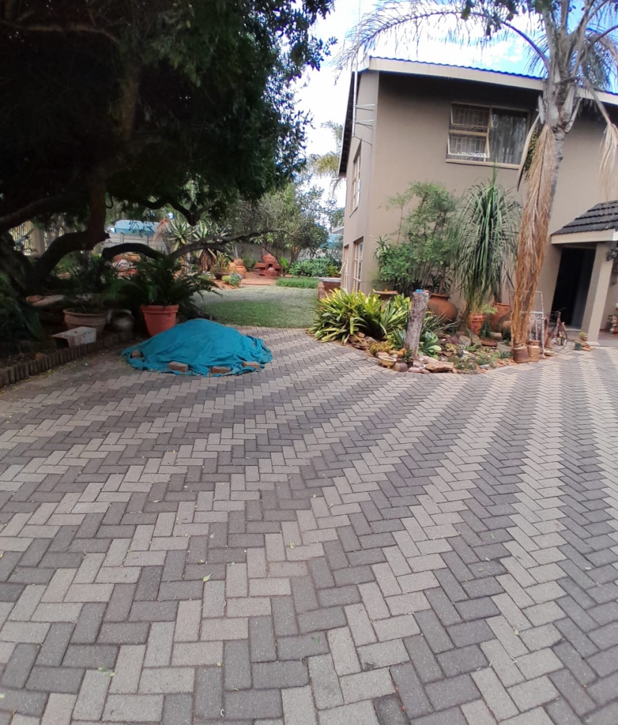 4 Bedroom Property for Sale in Fauna Park Limpopo