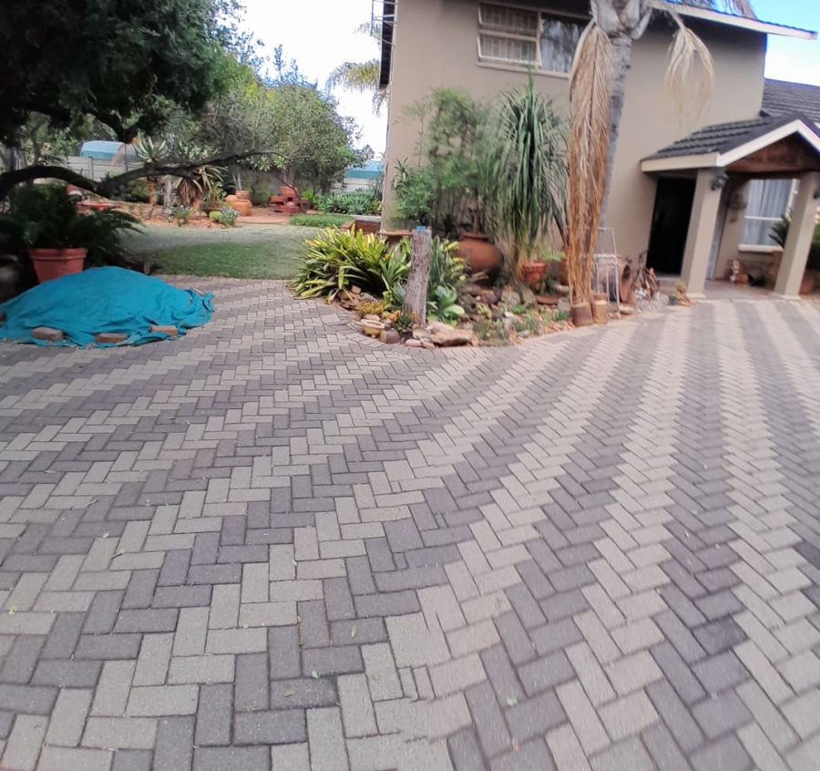 4 Bedroom Property for Sale in Fauna Park Limpopo