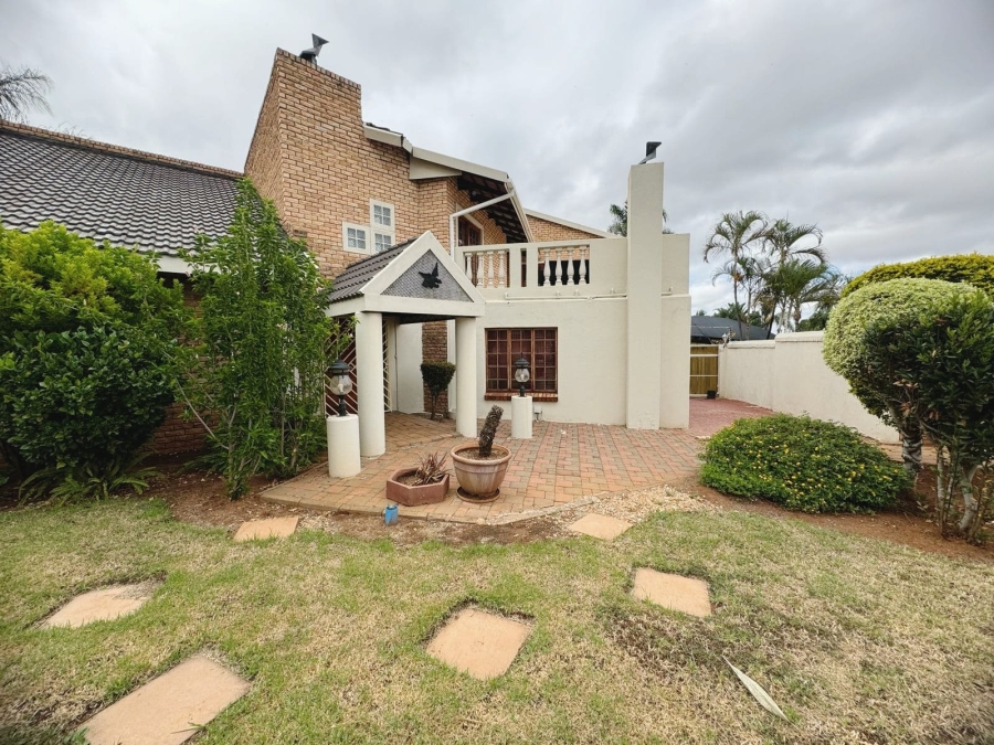 5 Bedroom Property for Sale in Fauna Park Limpopo