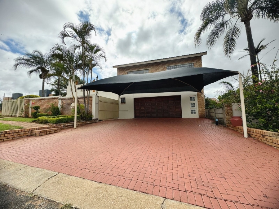 5 Bedroom Property for Sale in Fauna Park Limpopo