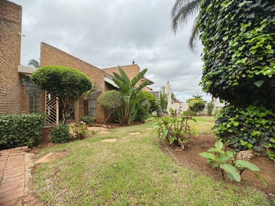 5 Bedroom Property for Sale in Fauna Park Limpopo