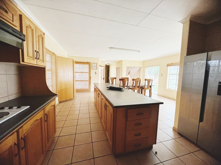 5 Bedroom Property for Sale in Fauna Park Limpopo