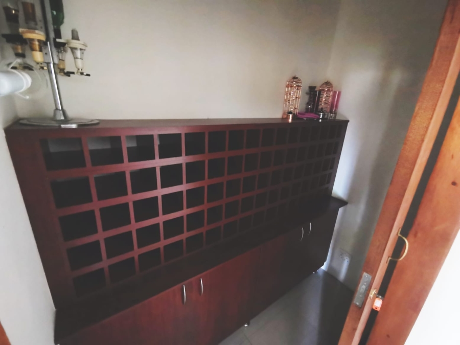 5 Bedroom Property for Sale in Fauna Park Limpopo