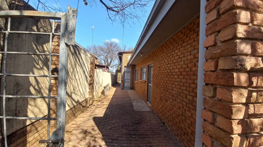 4 Bedroom Property for Sale in Fauna Park Limpopo