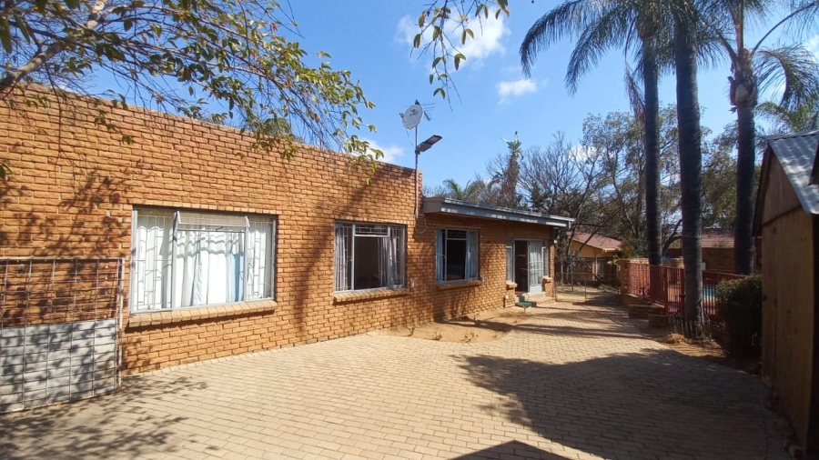 4 Bedroom Property for Sale in Fauna Park Limpopo