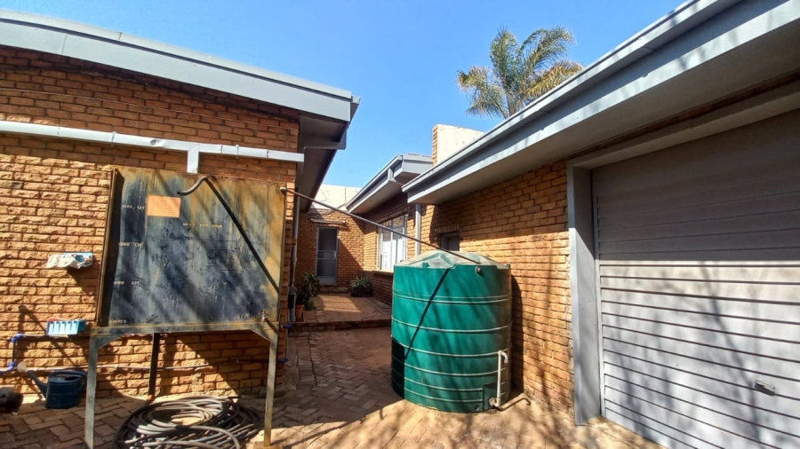 4 Bedroom Property for Sale in Fauna Park Limpopo