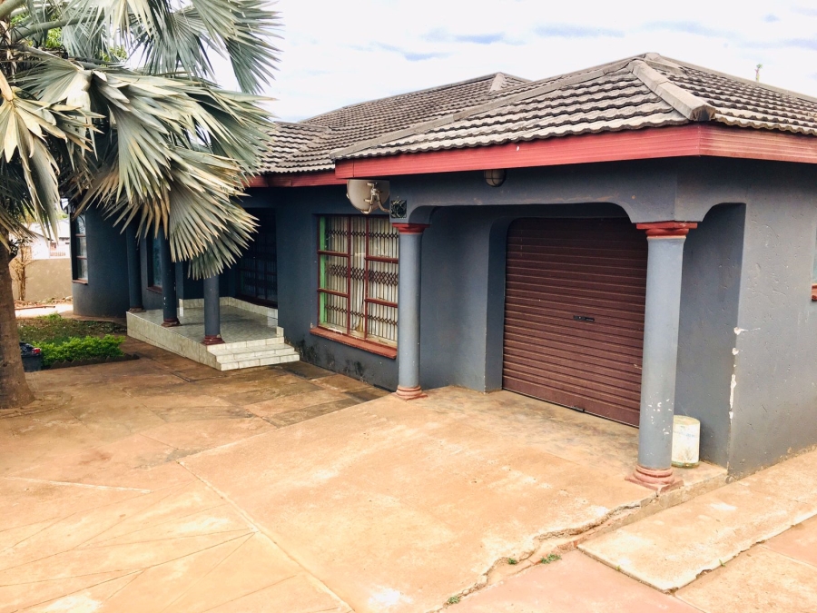 5 Bedroom Property for Sale in Muledane Limpopo