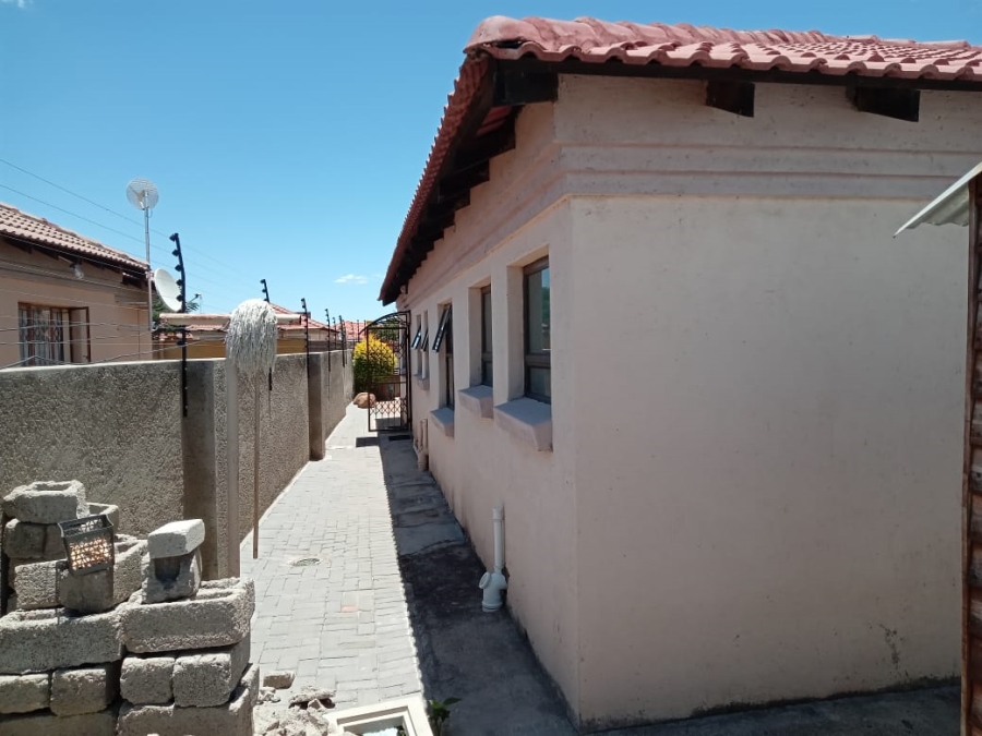 3 Bedroom Property for Sale in Mahlako-A-Phahla Gardens Limpopo
