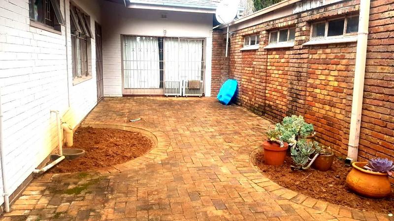 6 Bedroom Property for Sale in Sentra Park Limpopo