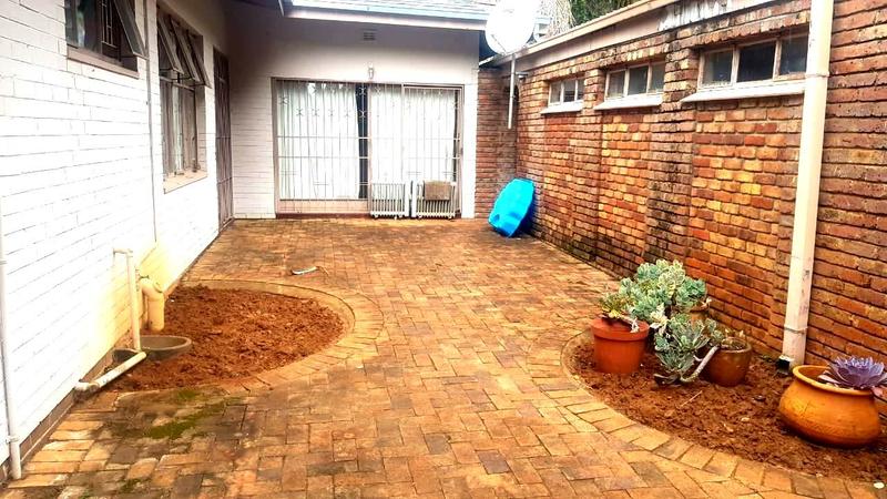6 Bedroom Property for Sale in Sentra Park Limpopo