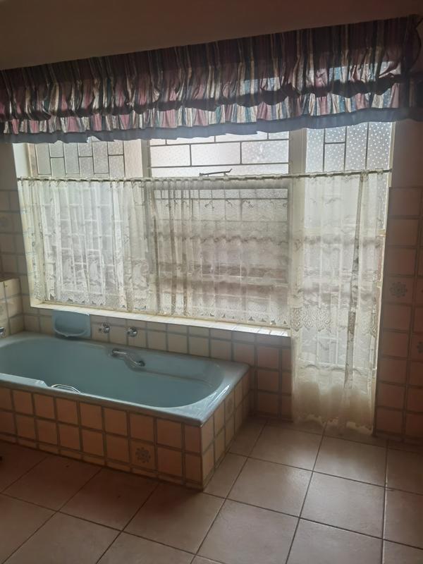 5 Bedroom Property for Sale in Chroompark Limpopo