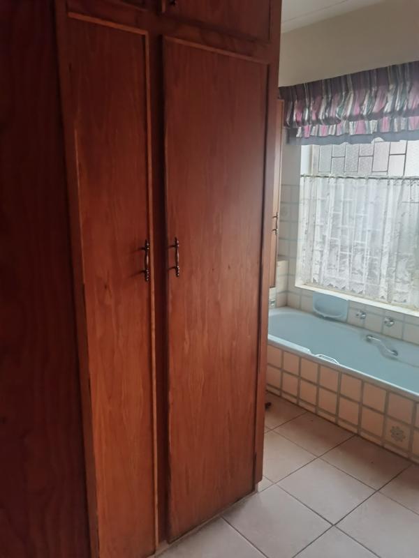 5 Bedroom Property for Sale in Chroompark Limpopo
