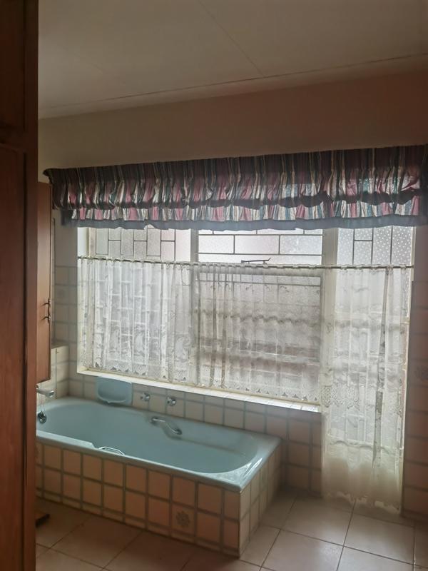 5 Bedroom Property for Sale in Chroompark Limpopo