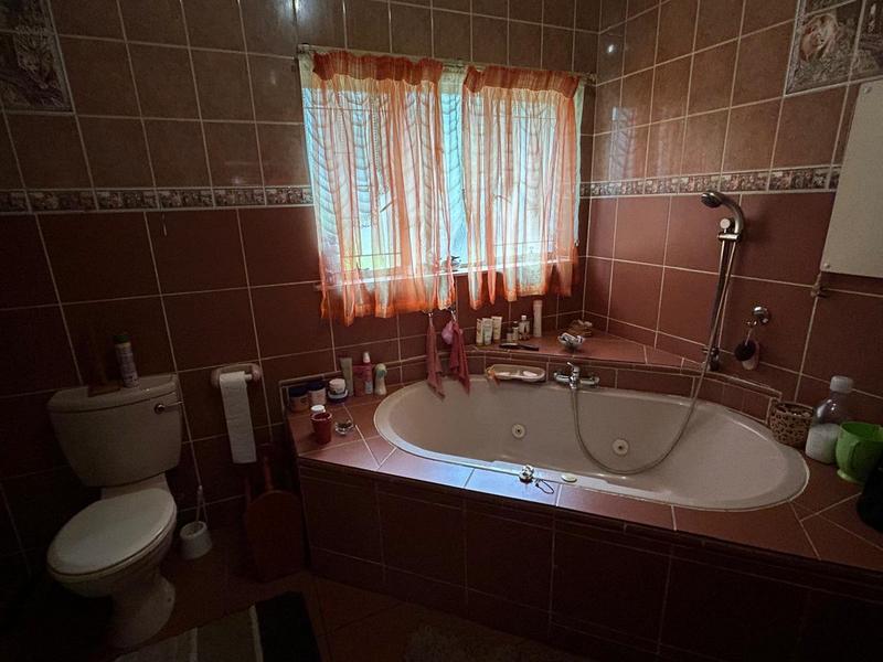 6 Bedroom Property for Sale in Fauna Park Limpopo