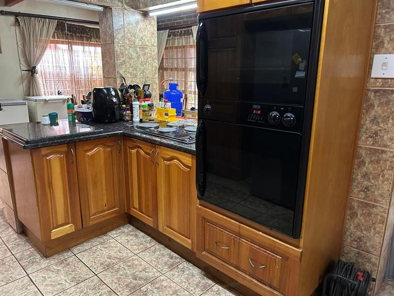 6 Bedroom Property for Sale in Fauna Park Limpopo