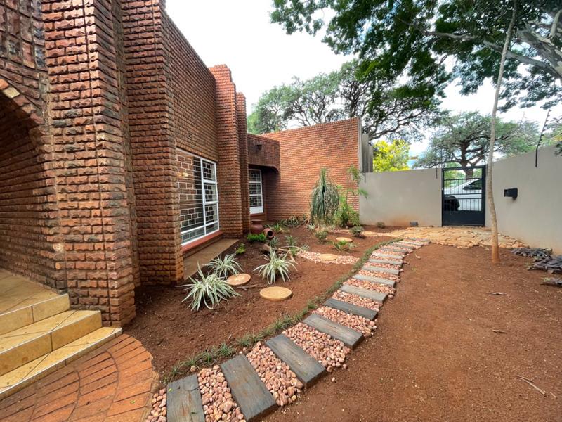 5 Bedroom Property for Sale in Chroompark Limpopo