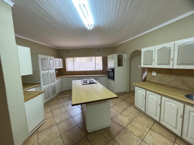 5 Bedroom Property for Sale in Chroompark Limpopo