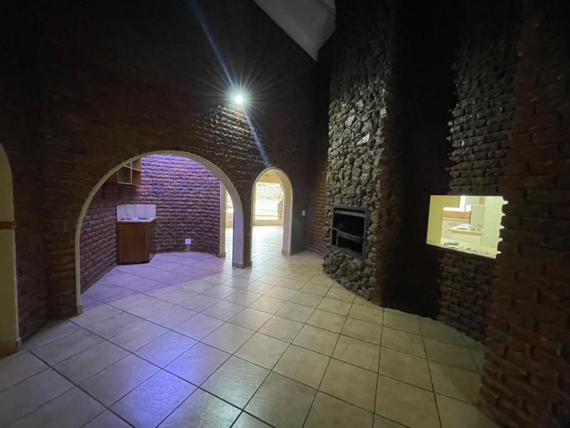 5 Bedroom Property for Sale in Chroompark Limpopo