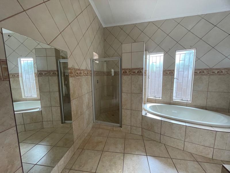 5 Bedroom Property for Sale in Chroompark Limpopo