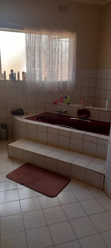 5 Bedroom Property for Sale in Aquapark Limpopo