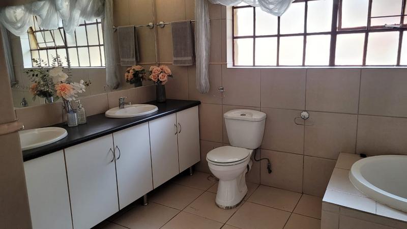 6 Bedroom Property for Sale in Bendor Limpopo