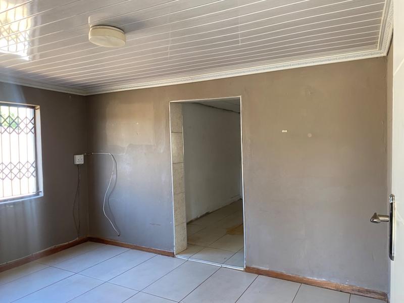 1 Bedroom Property for Sale in Mahwelereng Limpopo
