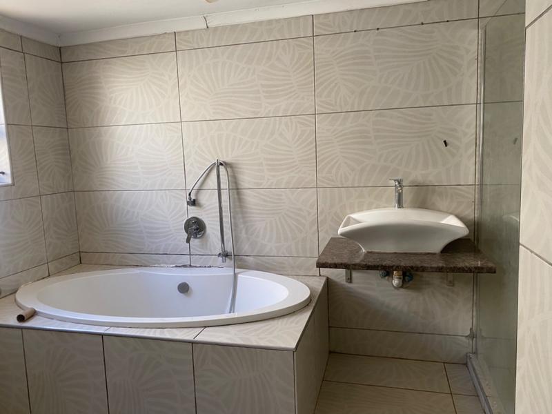 1 Bedroom Property for Sale in Mahwelereng Limpopo
