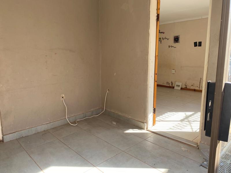 1 Bedroom Property for Sale in Mahwelereng Limpopo