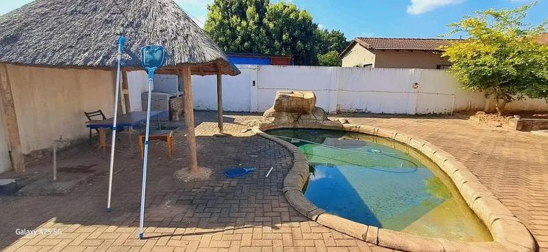 6 Bedroom Property for Sale in Shayandima Limpopo