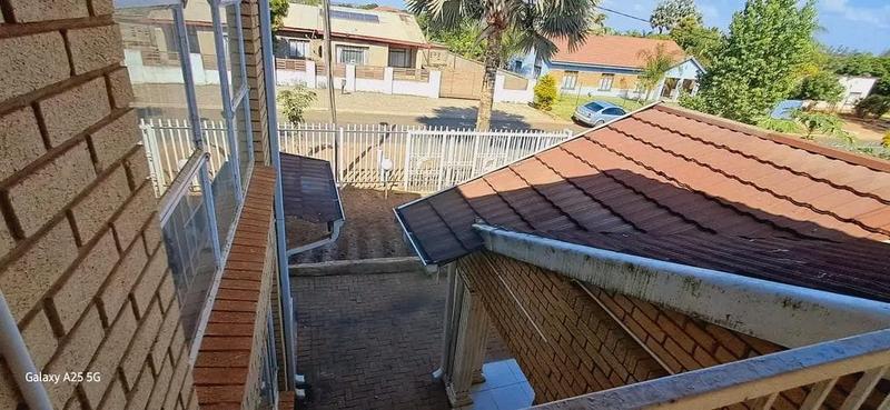 6 Bedroom Property for Sale in Shayandima Limpopo