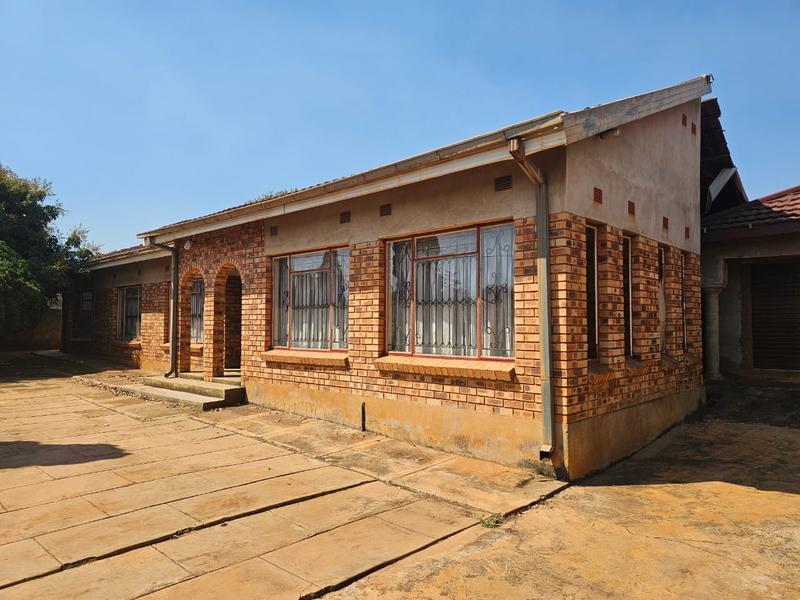 To Let 4 Bedroom Property for Rent in Shayandima Limpopo