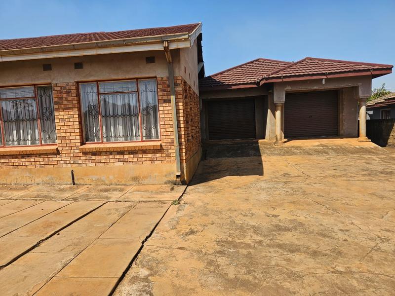To Let 4 Bedroom Property for Rent in Shayandima Limpopo