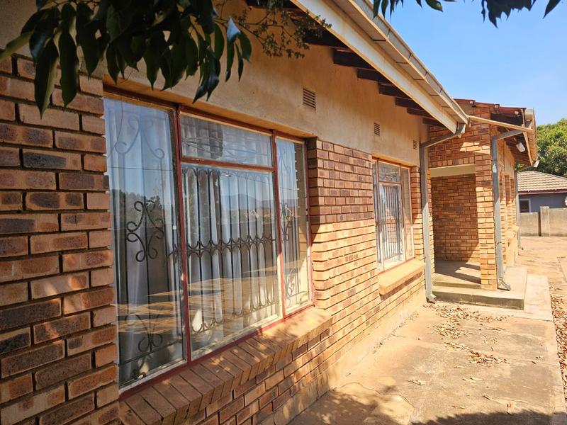 To Let 4 Bedroom Property for Rent in Shayandima Limpopo
