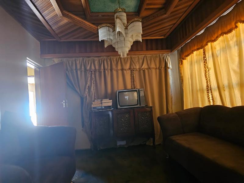 To Let 4 Bedroom Property for Rent in Shayandima Limpopo